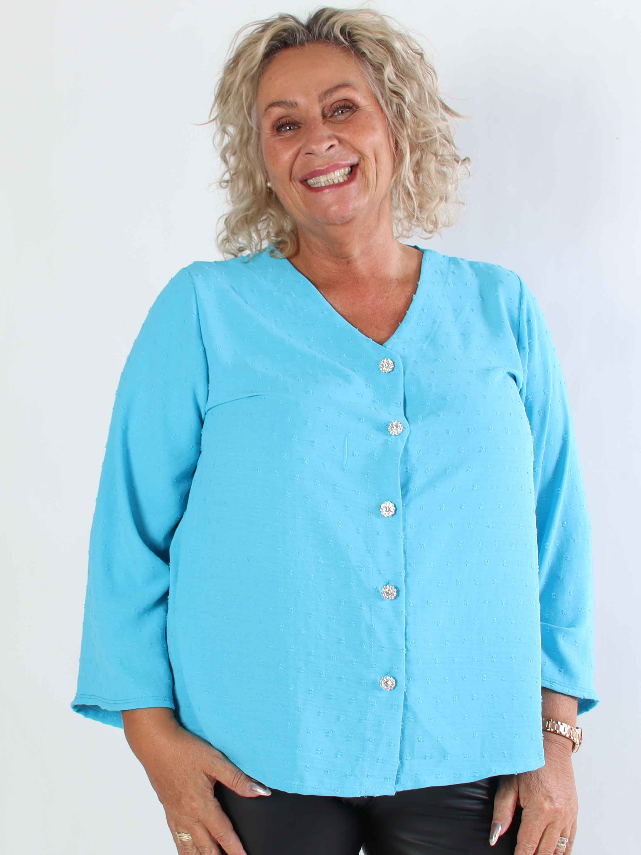 Iselin - Sød plus size tunika med prikket detaljer og sølv knapper